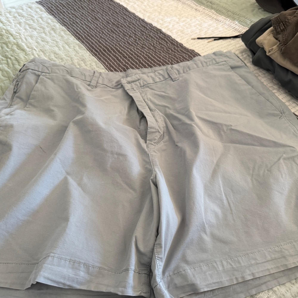 American Eagle men’s light blue flex shorts 7”